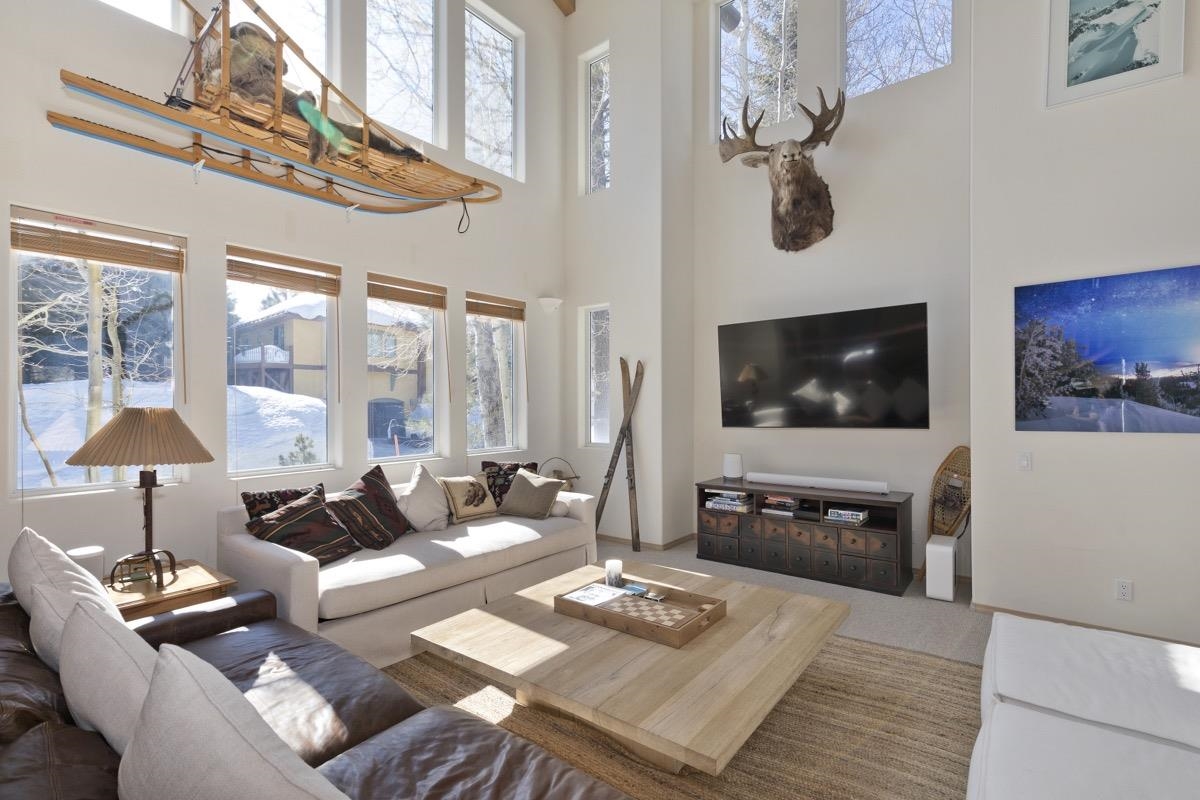 117 Juniper Road Mammoth Lakes, CA 93546 - Photo 2 of 46