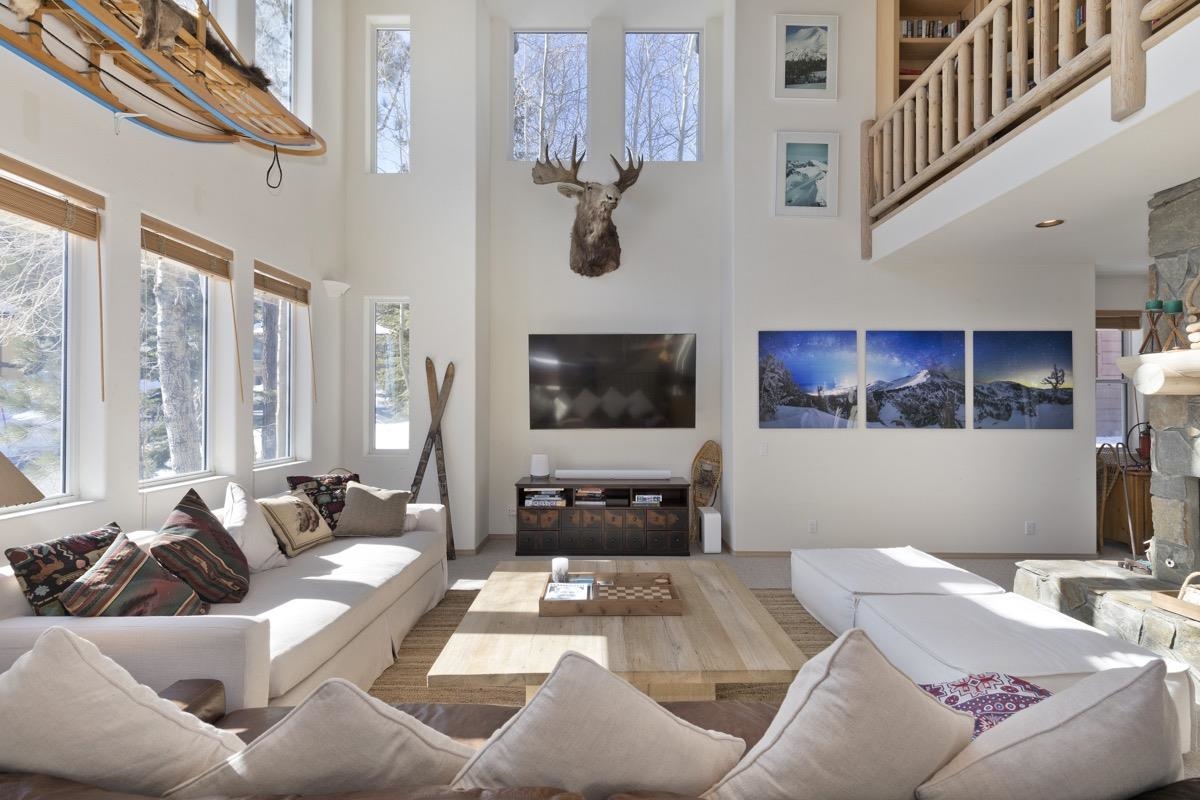 117 Juniper Road Mammoth Lakes, CA 93546 - Photo 3 of 46