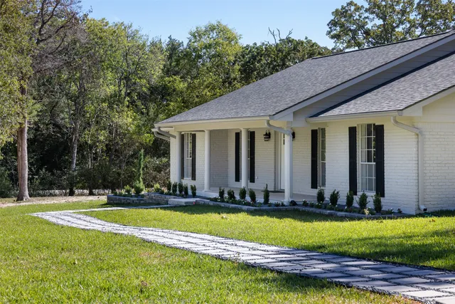 a view of a house with swimming pool and yard