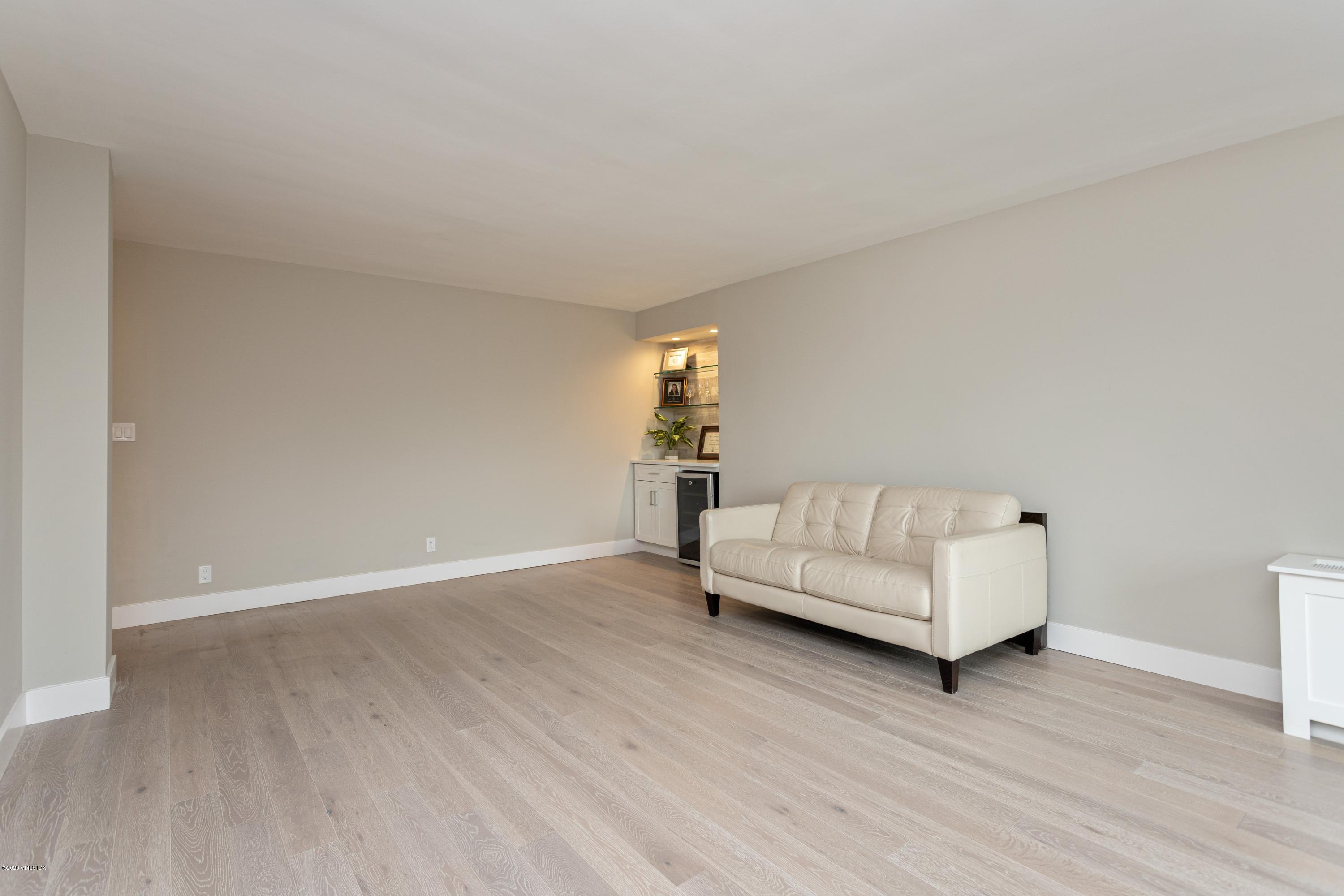 630 Steamboat Road, Unit 2E Greenwich, CT 06830 - Photo 26 of 46 Living Room