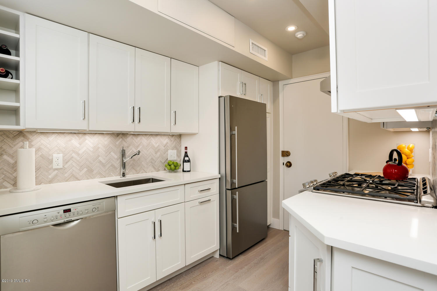 630 Steamboat Road, Unit 2E Greenwich, CT 06830 - Photo 9 of 46 630 Steamboat Rd Greenwich CT-large-004-