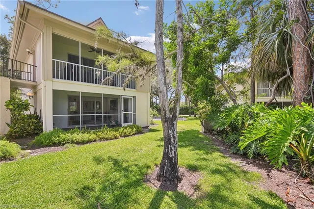 a view of front of house with a yard