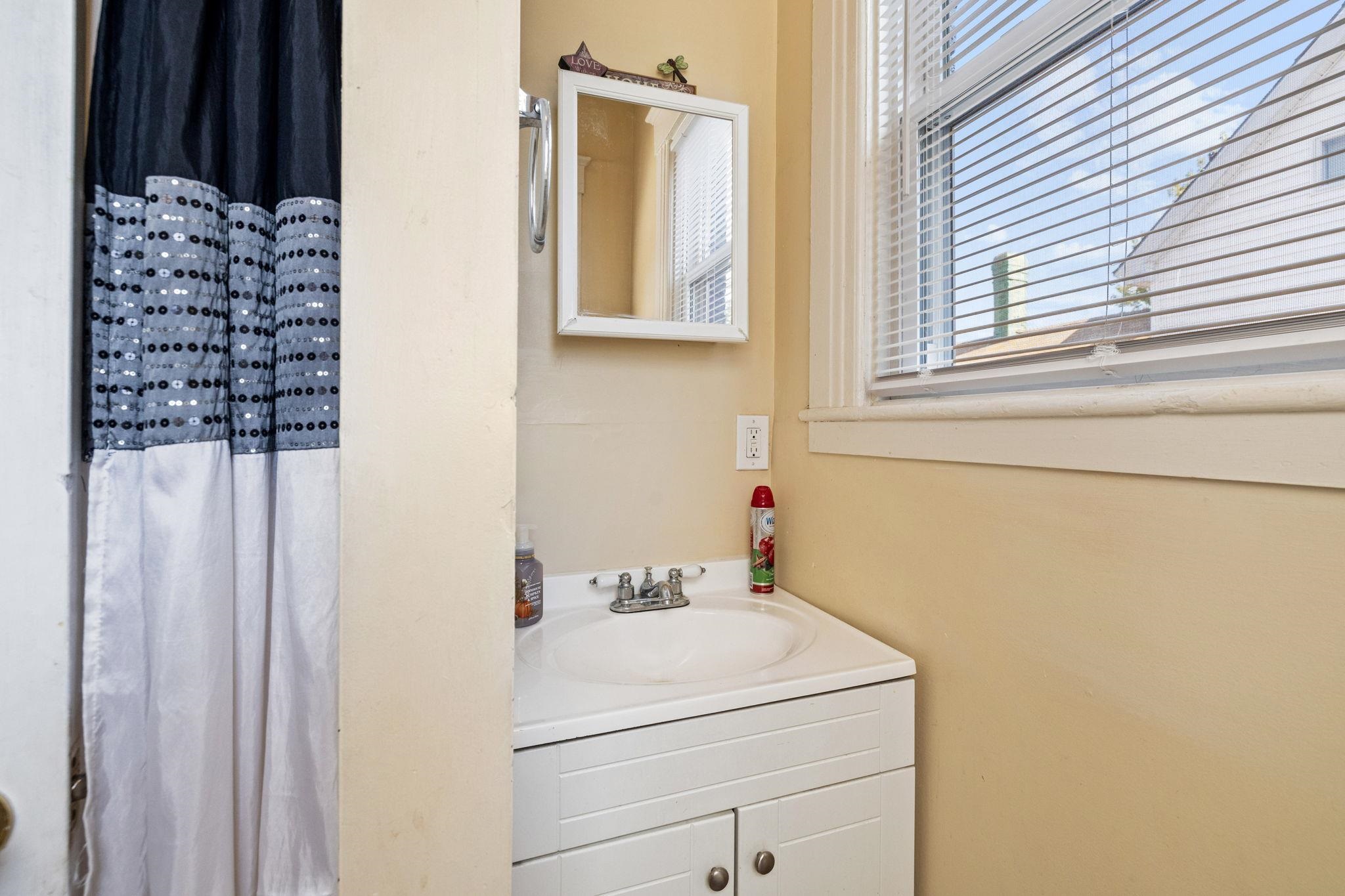 52 Myrtle Street Manchester, NH 03101 - Photo 21 of 28 Gallery Image 21