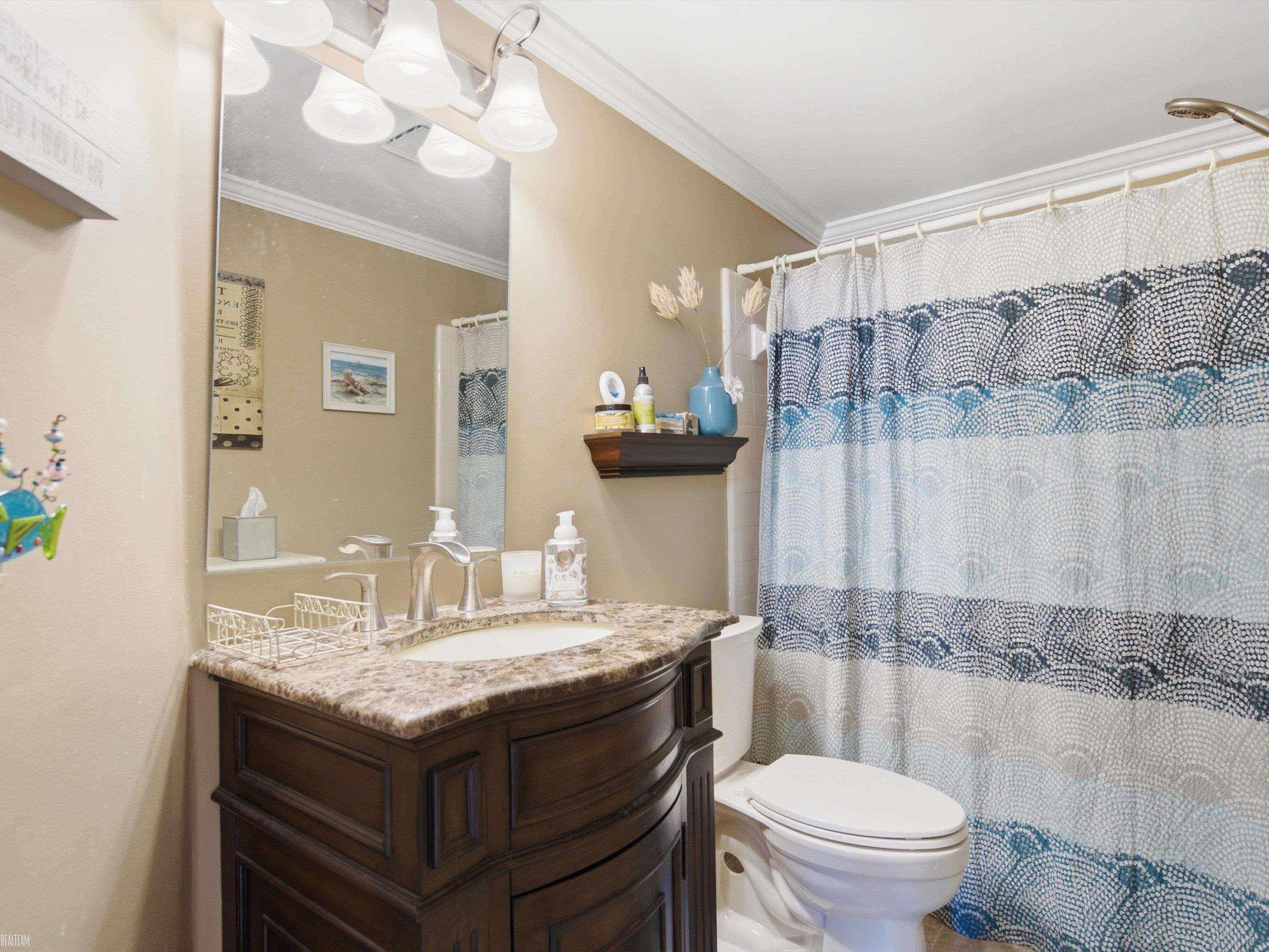 4652 Amberwood Court Rochester, MI 48306 - Photo 6 of 45