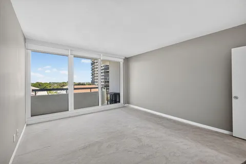 $1,175,000 | 4000 North Ocean Drive, Unit 403, Singer Island, FL 33404