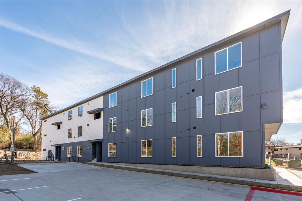 View of apartment building / complex