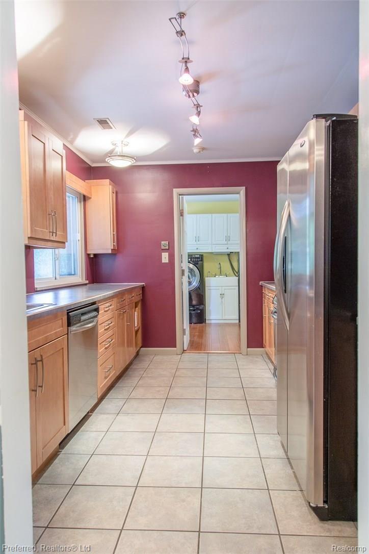24875 Power Farmington, MI 48336 - Photo 19 of 25 2R2B4620-HDR.jpg