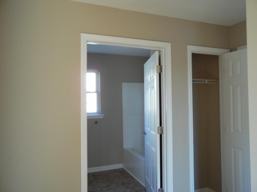 2216 Sherwood Road Kingsport, TN 37664 - Photo 25 of 33 Hall Closet