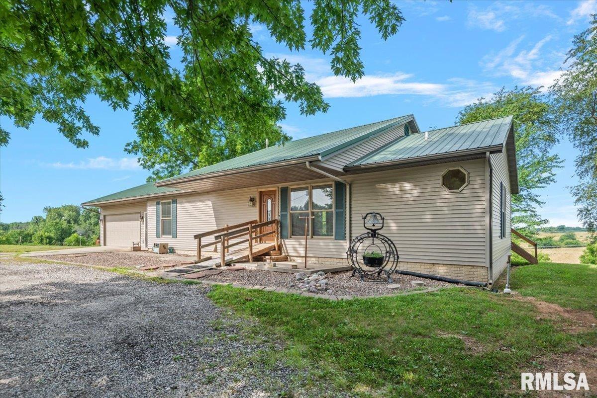 1997 New Lake Road Jacksonville, IL 62650 - Photo 4 of 39