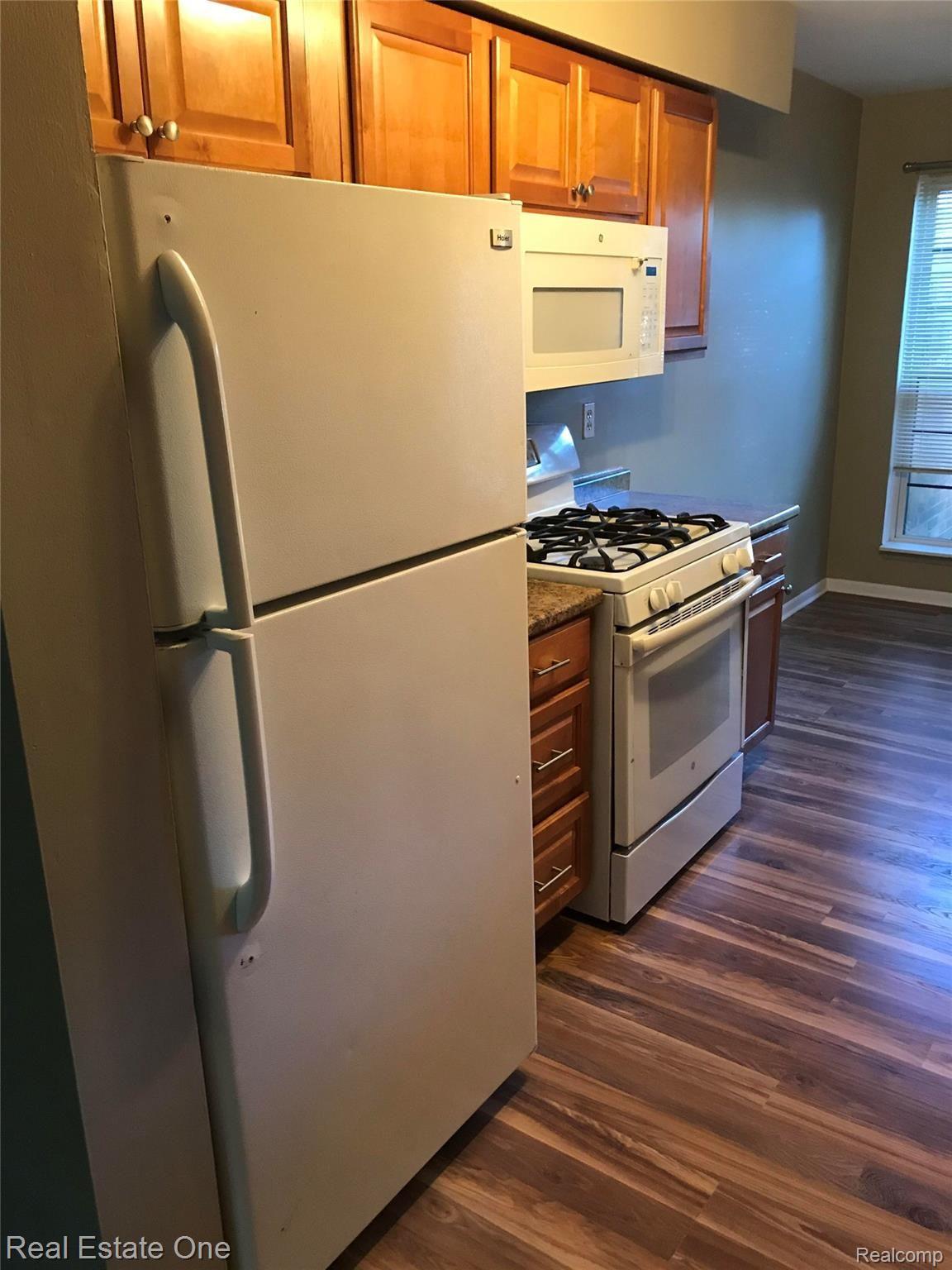 895 Lafayette Court, Unit 12 Rochester, MI 48307 - Photo 4 of 14 unnamed (4).jpg