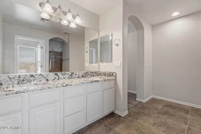 $3,300 | 1423 South Newberry Lane, Tempe, AZ 85281