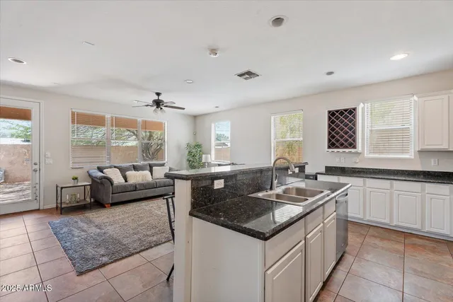 $3,300 | 1423 South Newberry Lane, Tempe, AZ 85281