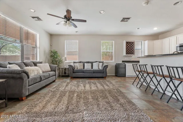 $3,300 | 1423 South Newberry Lane, Tempe, AZ 85281