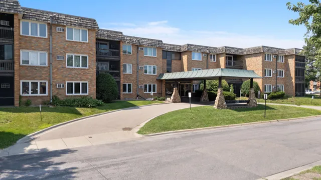 $149,900 | 3200 Virginia Avenue South, Unit 209, St. Louis Park, MN 55426