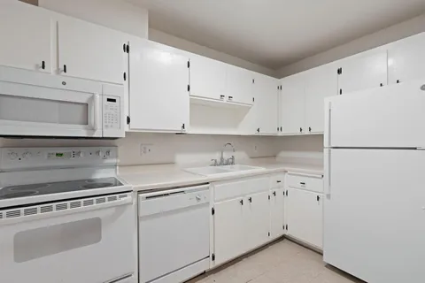 $149,900 | 3200 Virginia Avenue South, Unit 209, St. Louis Park, MN 55426