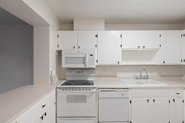 $149,900 | 3200 Virginia Avenue South, Unit 209, St. Louis Park, MN 55426