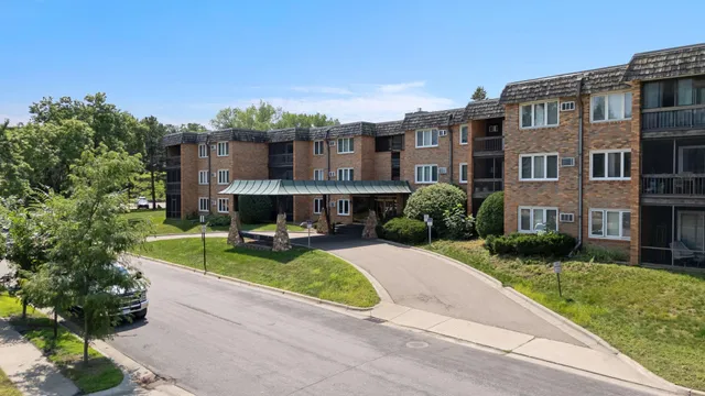 $149,900 | 3200 Virginia Avenue South, Unit 209, St. Louis Park, MN 55426