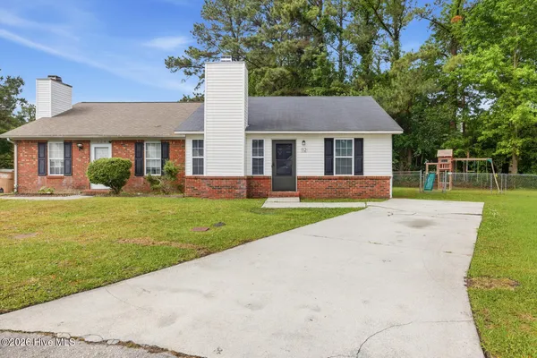 $1,200 | 112 Glenside Court, Midway Park, NC 28544