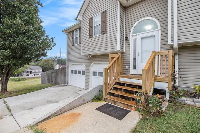 a view of a house with backyard and a tree