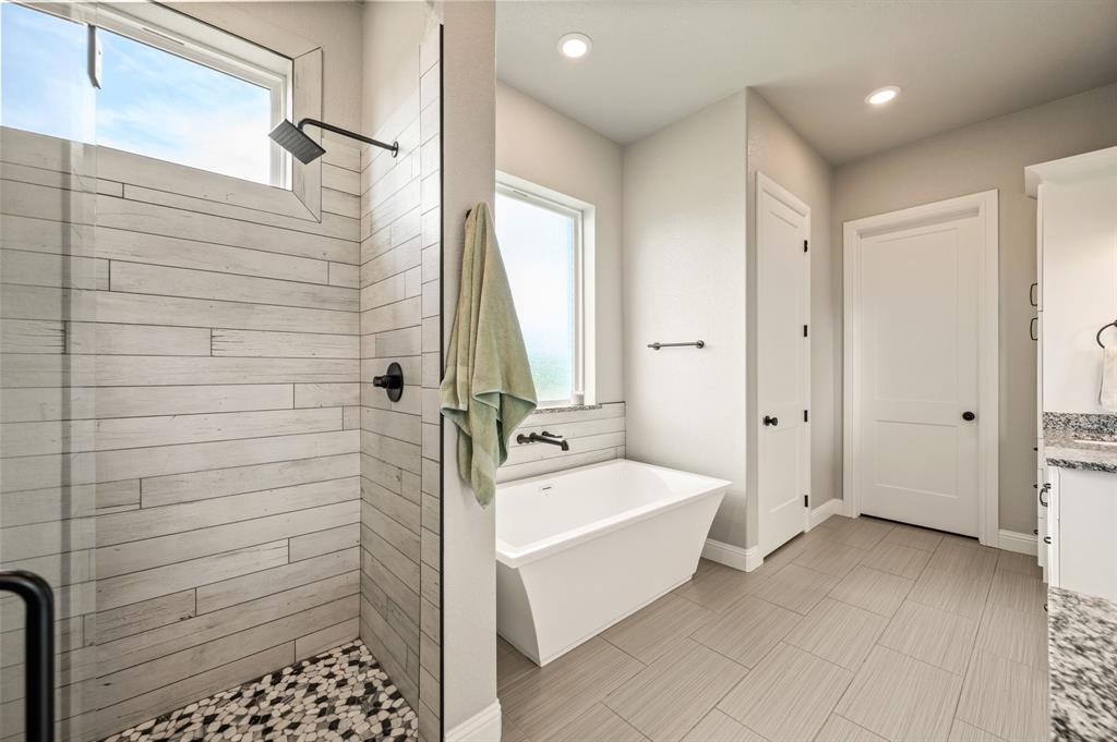 175 County Road 1109 Decatur, TX 76234 - Photo 21 of 39 a bathroom with a bathtub and a sink
