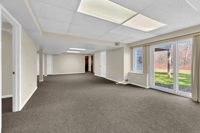 a view of a backyard