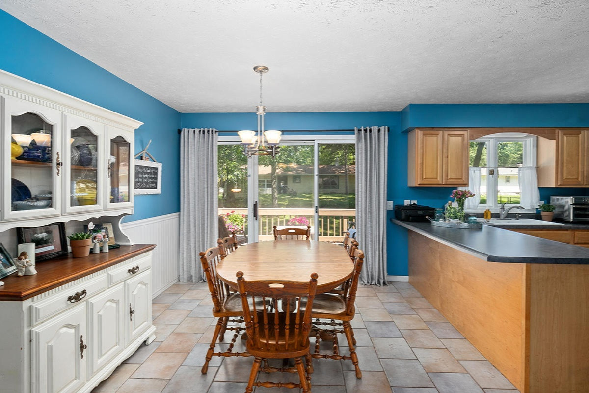 1556 Dykstra Road Muskegon, MI 49445 - Photo 7 of 20 IMG_1008