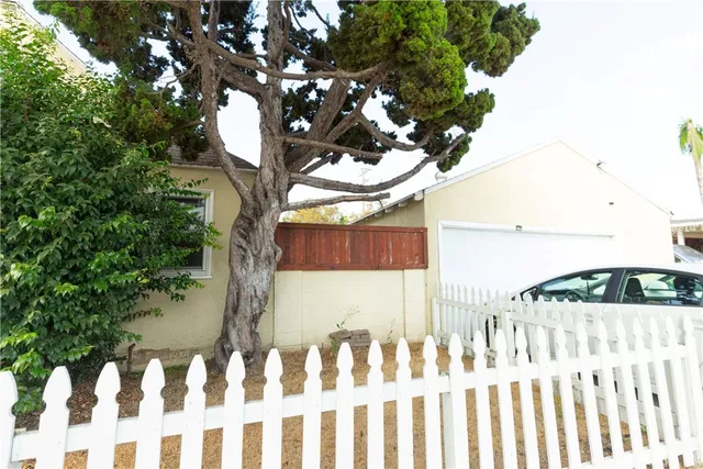 a view of a house with a outdoor space