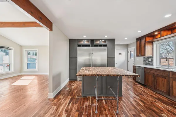 $769,900 | 726 West Wisconsin Avenue, Oconomowoc, WI 53066