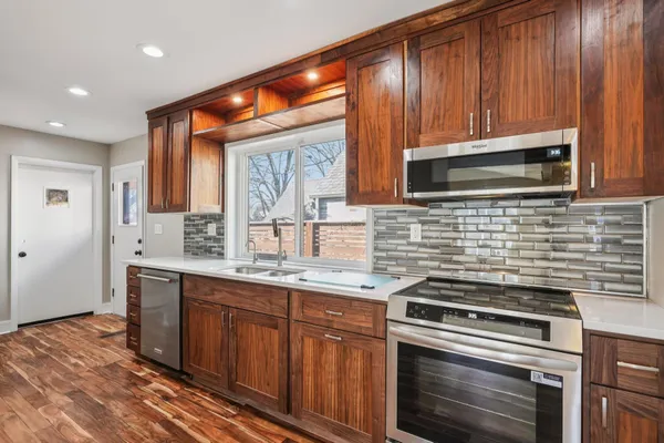 $769,900 | 726 West Wisconsin Avenue, Oconomowoc, WI 53066