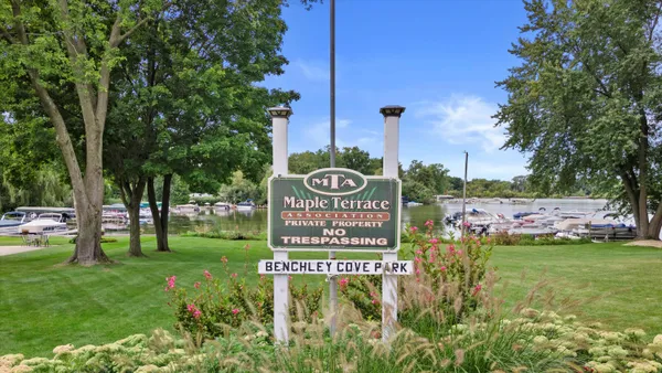 $769,900 | 726 West Wisconsin Avenue, Oconomowoc, WI 53066