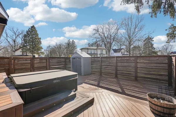 $769,900 | 726 West Wisconsin Avenue, Oconomowoc, WI 53066