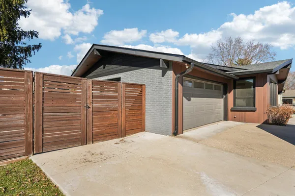 $769,900 | 726 West Wisconsin Avenue, Oconomowoc, WI 53066