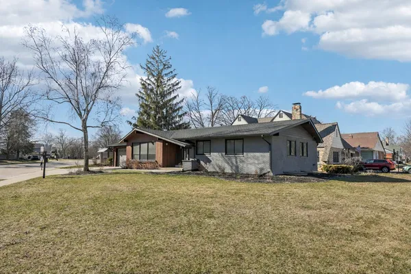 $769,900 | 726 West Wisconsin Avenue, Oconomowoc, WI 53066