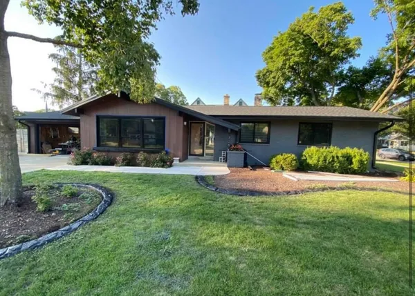 $769,900 | 726 West Wisconsin Avenue, Oconomowoc, WI 53066