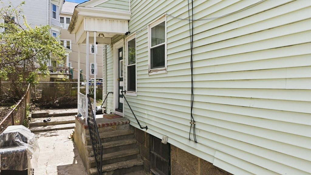 327 William Street Fall River, MA 02721 - Photo 5 of 41