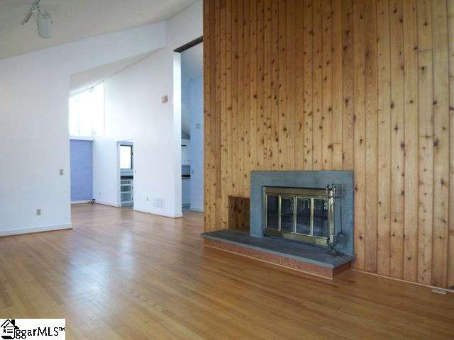 2 Rollingreen Road Greer, SC 29651 - Photo 8 of 22 Gallery Image 8