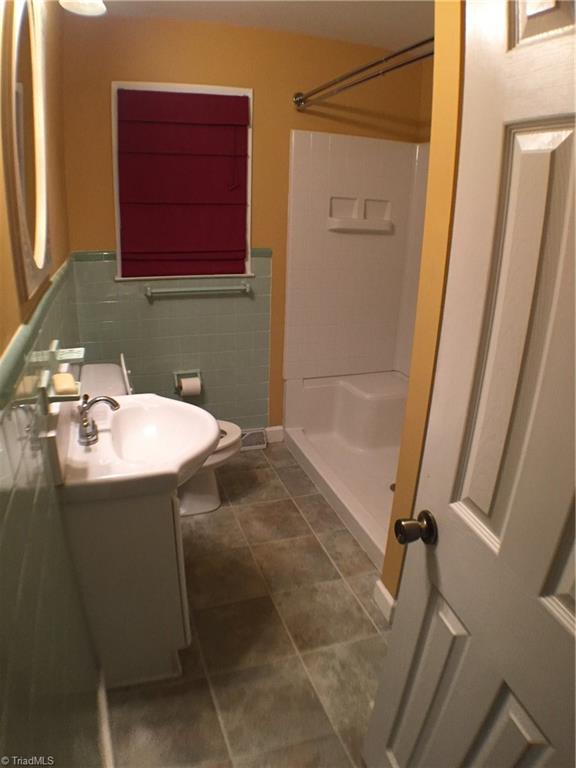 310 McCoy Road Reidsville, NC 27320 - Photo 12 of 19 1st bathroom with easy accessible shower