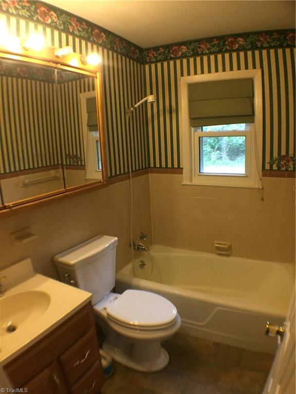 310 McCoy Road Reidsville, NC 27320 - Photo 9 of 19 2nd bathroom