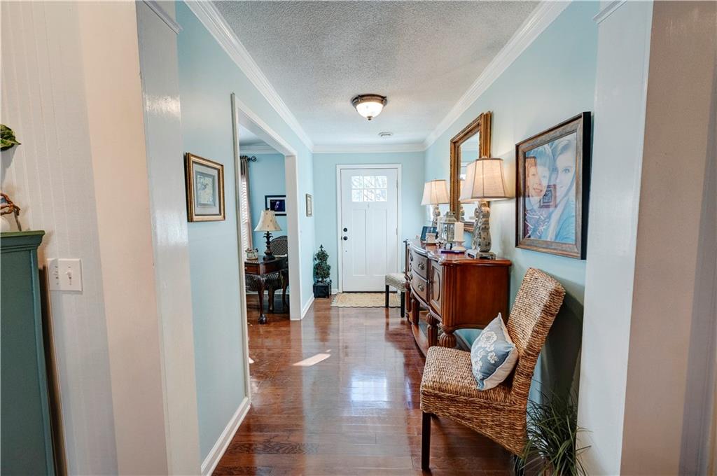 651 Camelot Circle Northwest Calhoun, GA 30701 - Photo 8 of 56 a living room with furniture