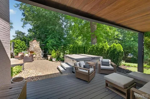 $1,349,000 | 13 Berkshire Drive, St. Louis, MO 63117