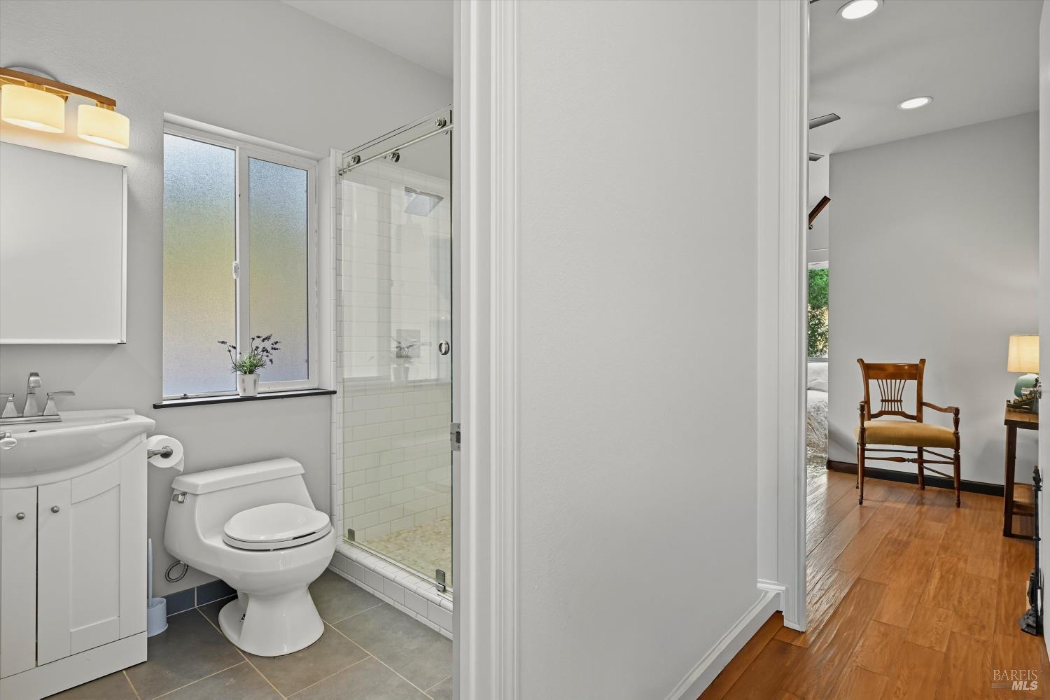 31000 Pine Mountain Road Cloverdale, CA 95425 - Photo 40 of 61 Second ensuite bathroom with walk-in shower and clean, modern finishes.