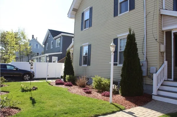 a view of a house with a yard
