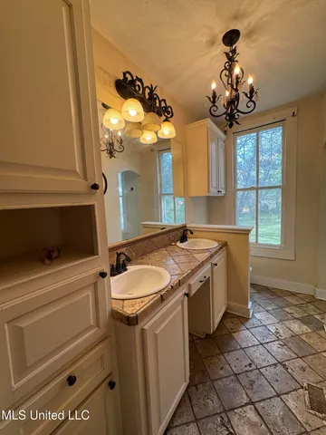 $93,600 | 409 North Jackson Street, Crystal Springs, MS 39059