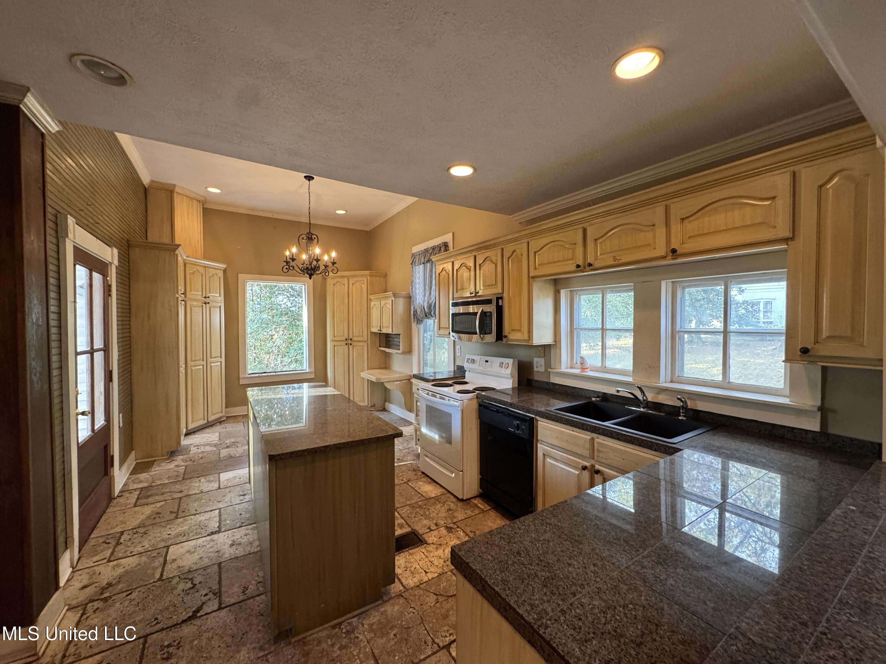 409 North Jackson Street Crystal Springs, MS 39059 - Photo 7 of 30 IMG_7014