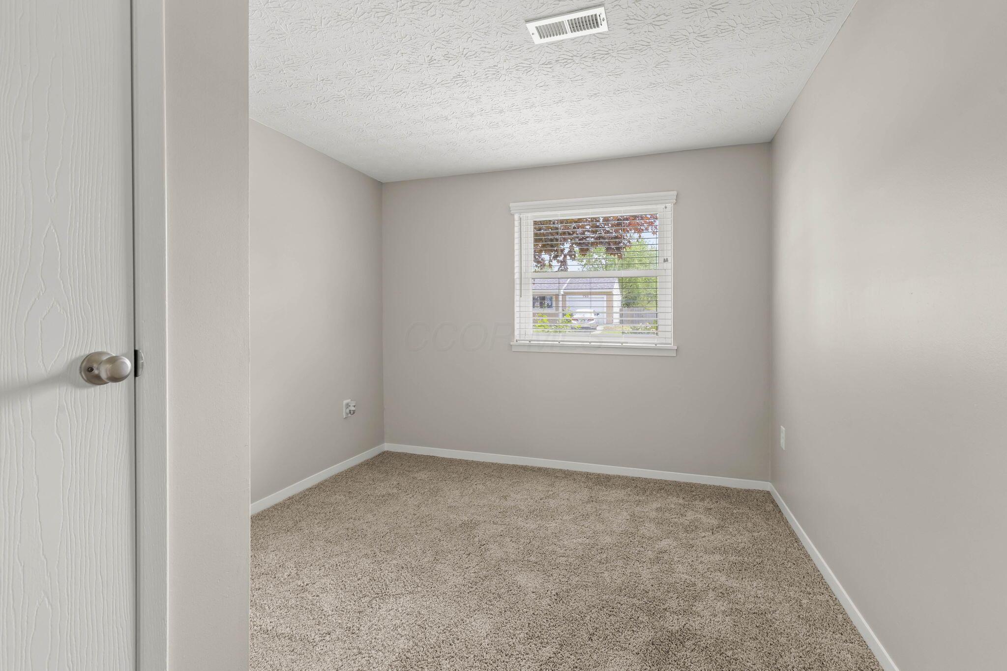 726 Holly Road Delaware, OH 43015 - Photo 22 of 31 22-LLBedroom4
