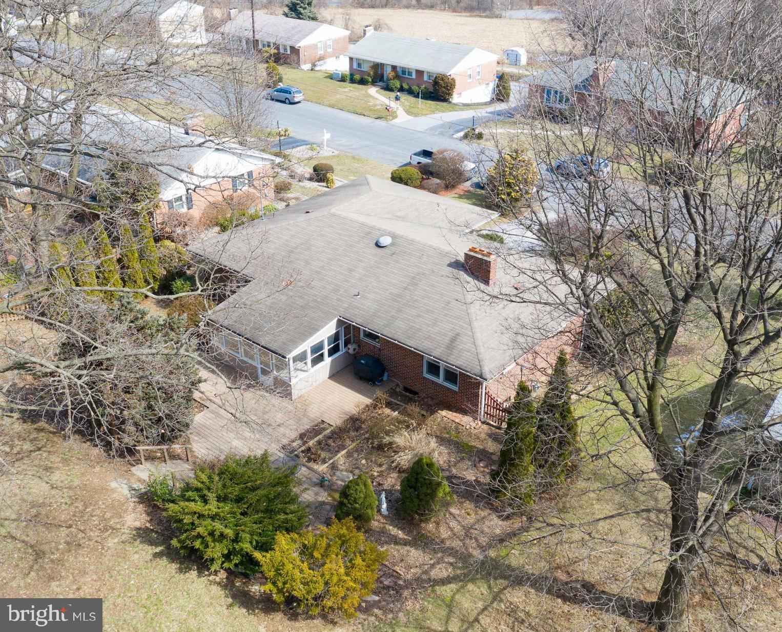 1460 Bonbar Road York, PA 17403 - Photo 2 of 27 Gallery Image 2