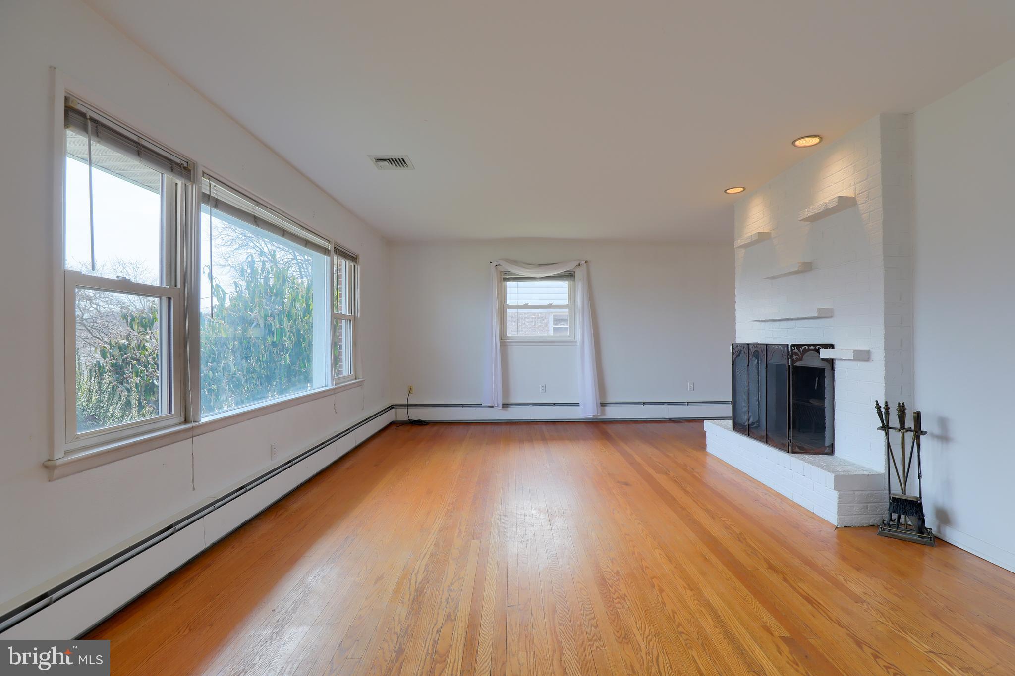 1460 Bonbar Road York, PA 17403 - Photo 4 of 27 Gallery Image 4