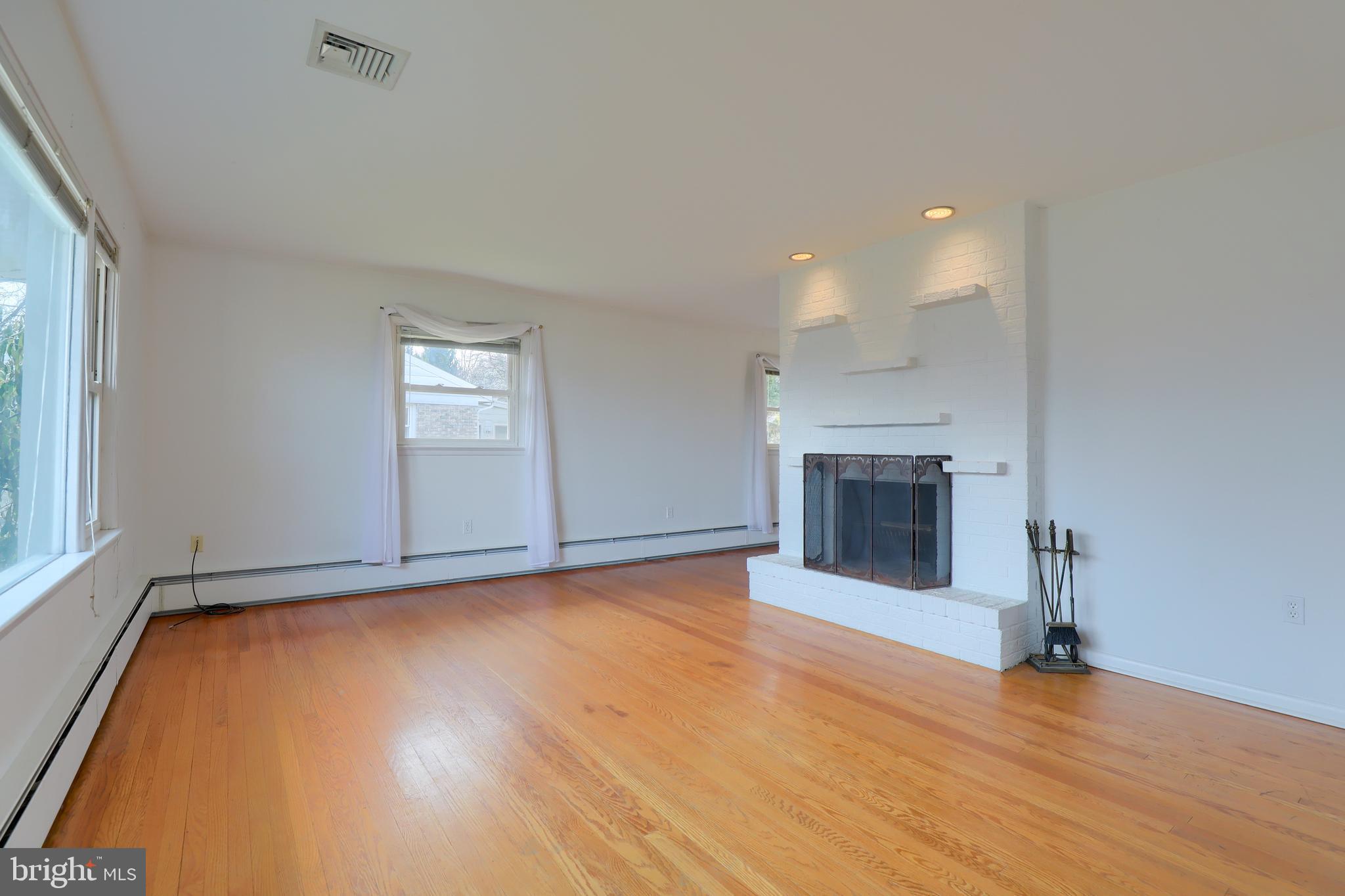 1460 Bonbar Road York, PA 17403 - Photo 5 of 27 Gallery Image 5
