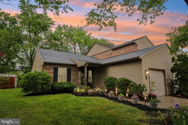 $350,000 | 5 East Oleander Drive, Mount Laurel, NJ 08054