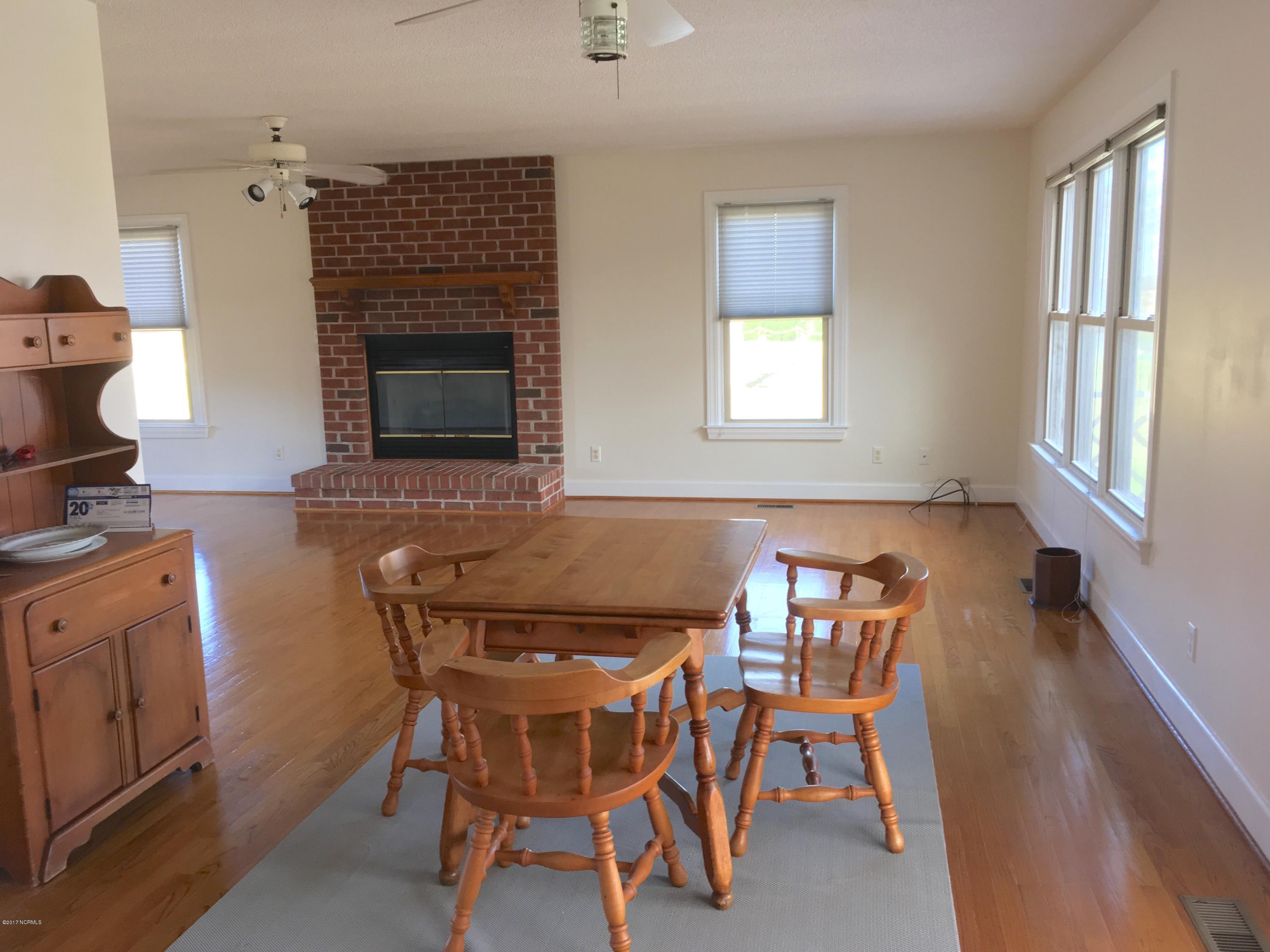 1174 Poore Farm Road Chocowinity, NC 27817 - Photo 12 of 67 breakfast area off the living room